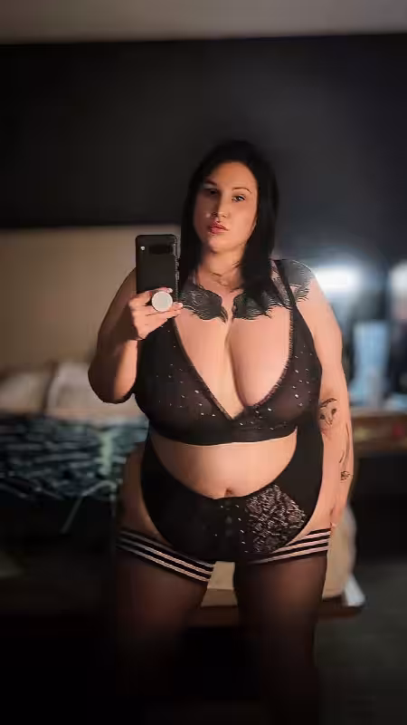 Escort Betty in Glendale, CA